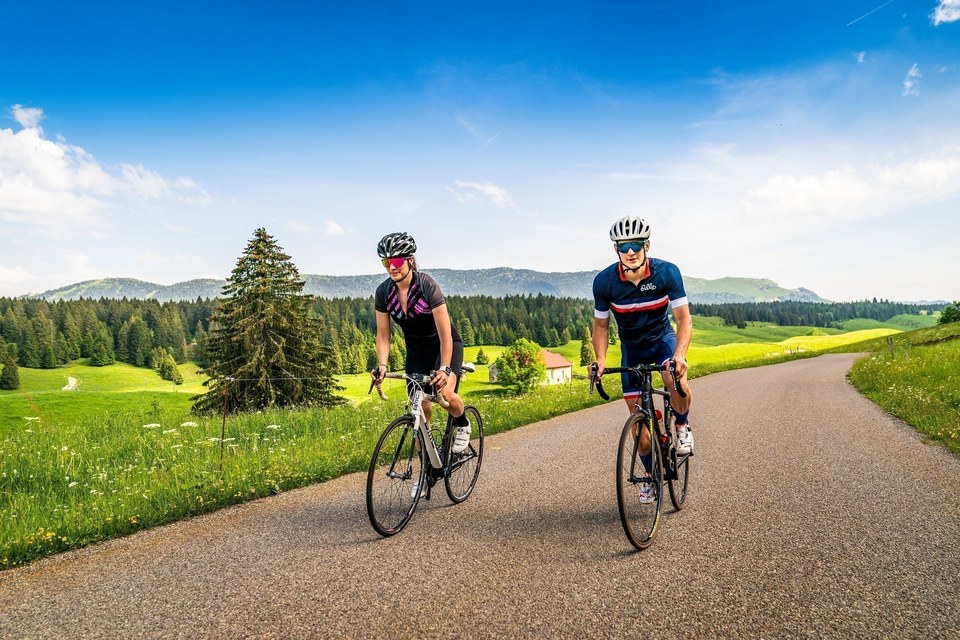 Cyclistes dans le Haut-Jura