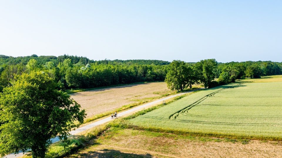 Cyclistes dans la Bresse Jurassienne
