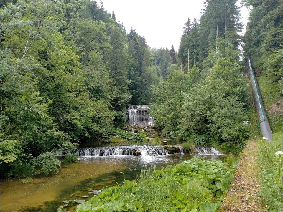 Source de l’Ain et cascade du Moulin du Saut