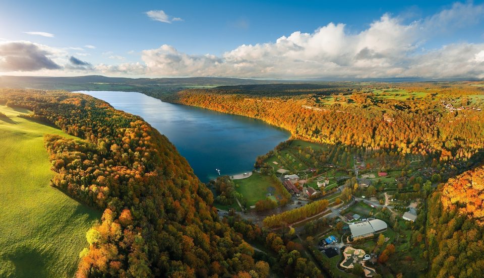 Lac de Chalain en automne - drone
