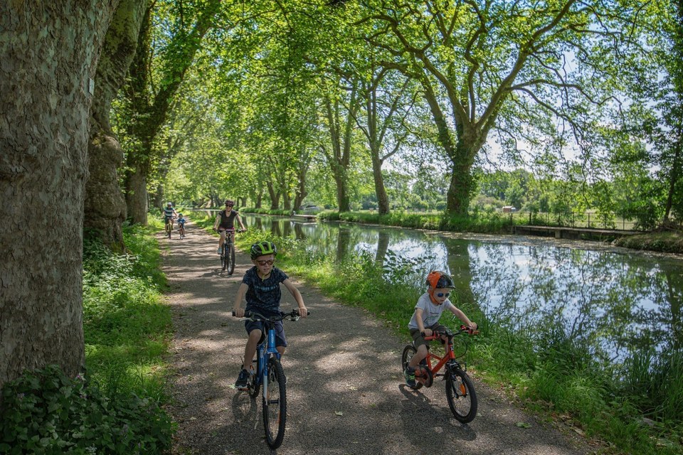 Famille à VTT autour de Dole