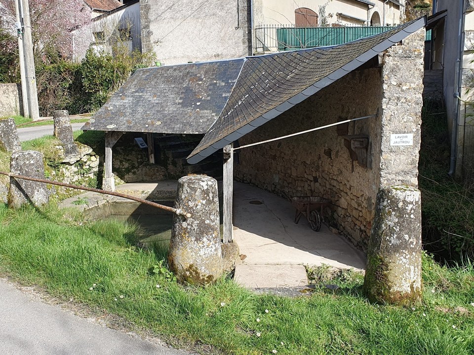 Lavoirs et Collégiale des Roches Tranchelion - variante 2