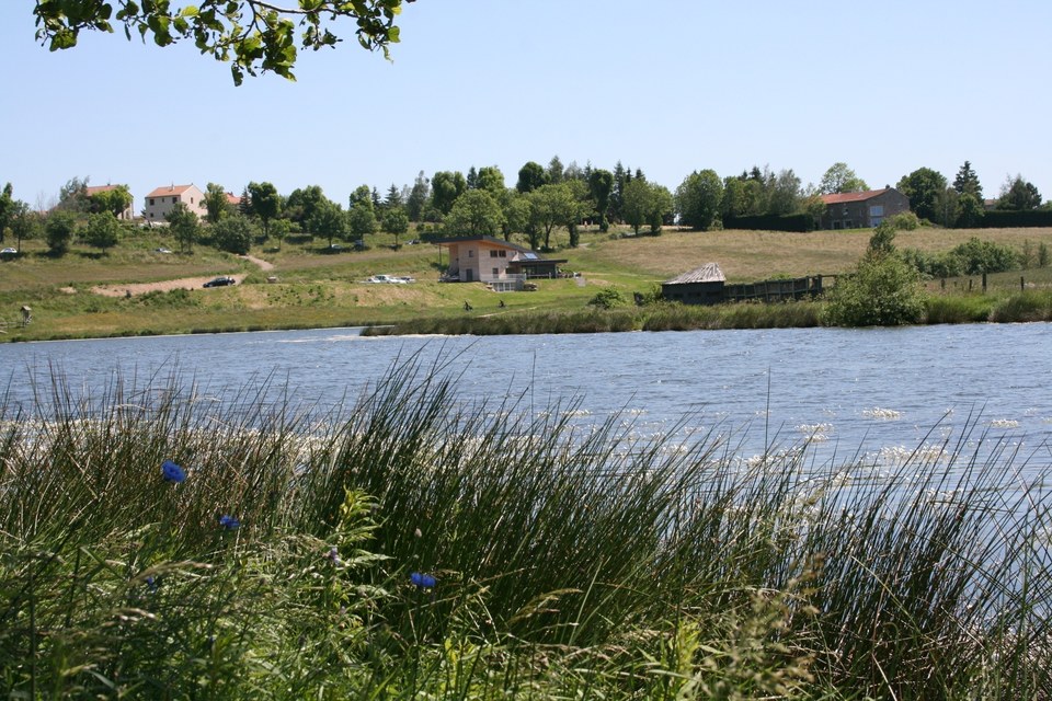Vue sur le lac depuis le sentier