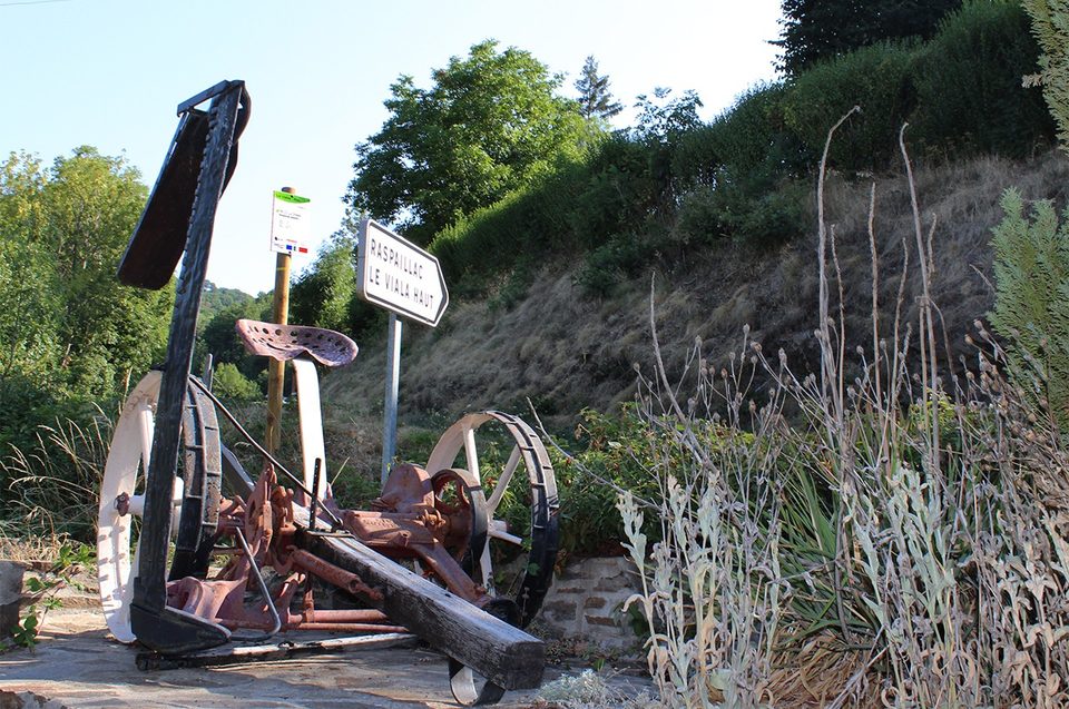 Panneau de départ à l'entrée du hameau du Vialas bas