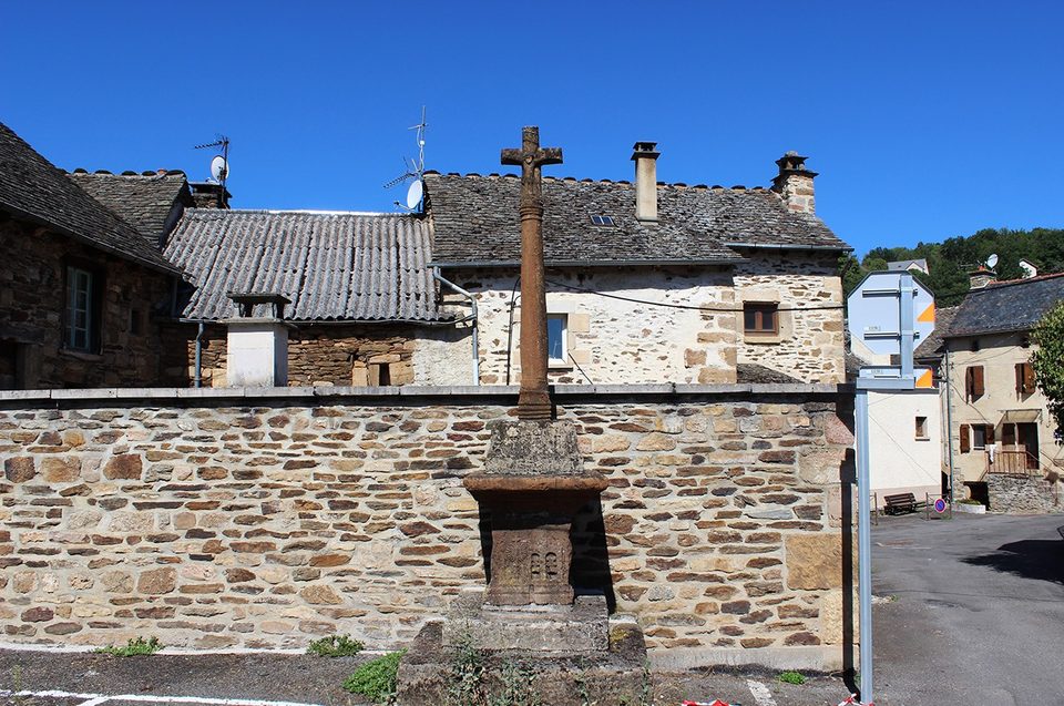 Croix remarquable à Badaroux