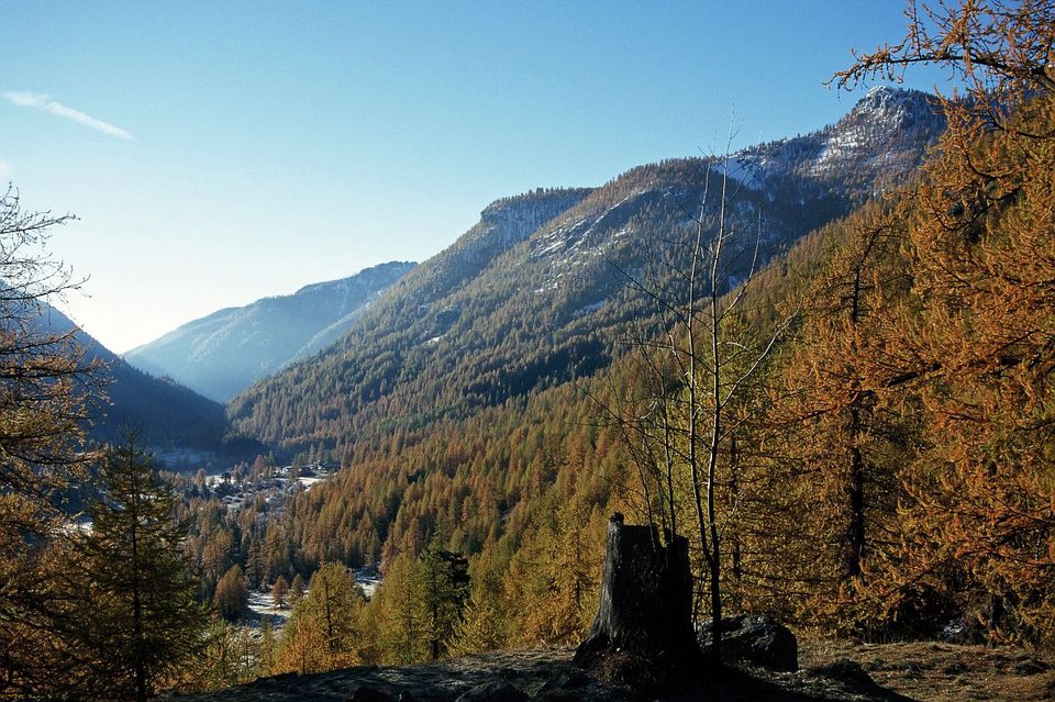 Hameau et vallon de Castérino en automne