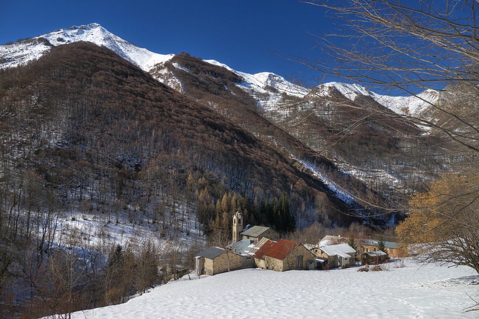 Tetto Folchi con l'ultima neve primaverile