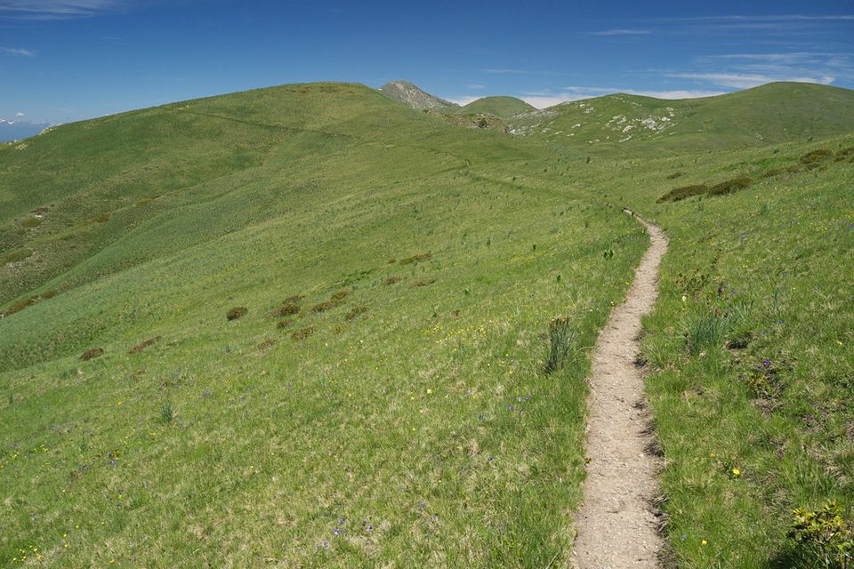 Il sentiero di crinale verso il Colle Vaccarile