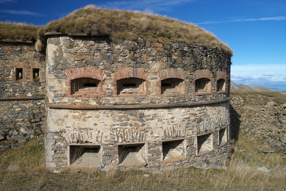 Fort Central, il torrione nord-est per la difesa ravvicinata