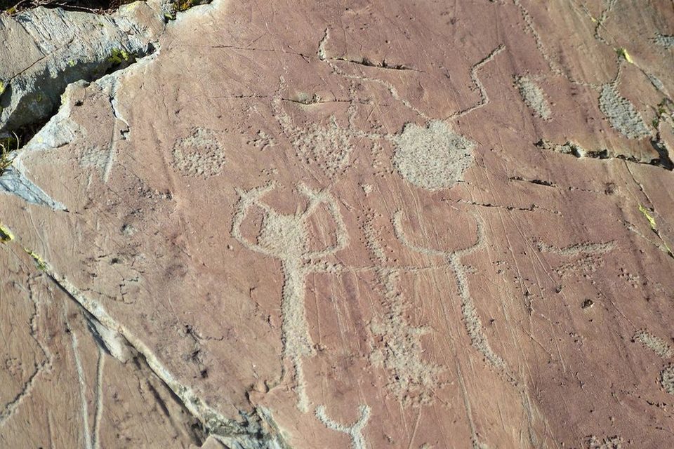 Randonnée Vallée des Merveilles. Gravures rupestres, la roche de l'Arbre de Vie à Fontanalbe.