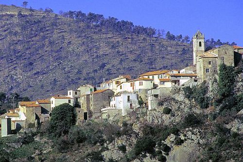 Le hameau-village de Piène-Haute en Roya.