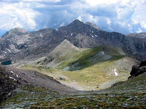 Le Pas de l'Arpette, la cîme du Diable, le Capelet supérieur à la fin du printemps, le 16 juin 2005. Temps nuageux.