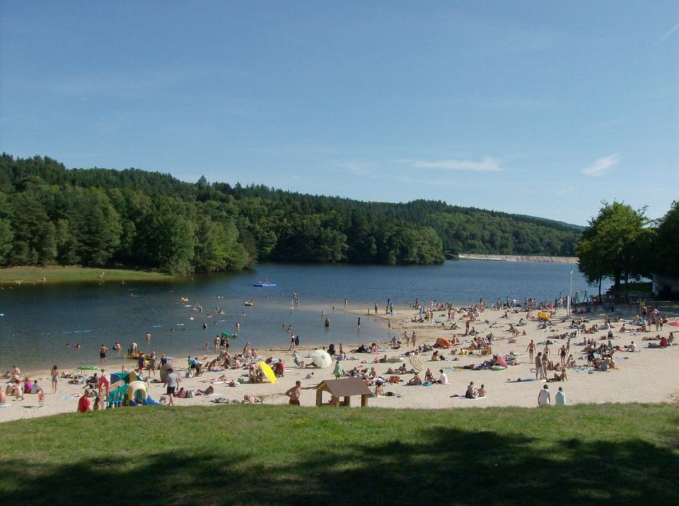 Lac et plage des Bariousses