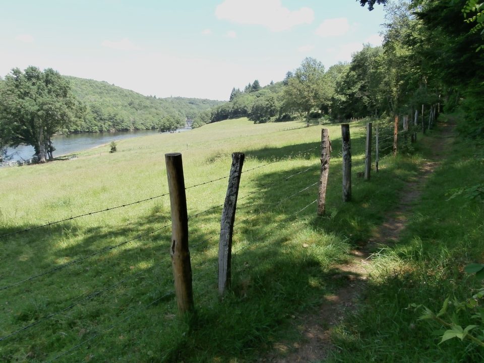 Vue sur le barrage de Fleix