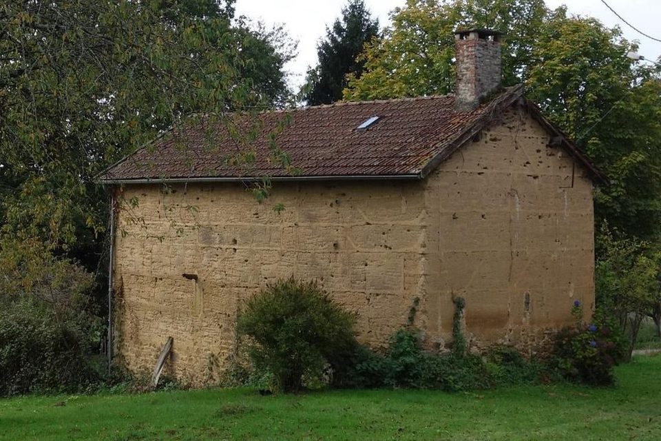 Maison en pisé - Les Hauts de Bujaleuf © P Radonnet_1