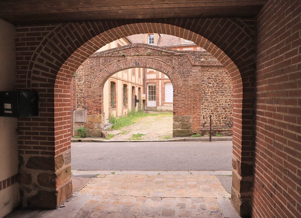 Briques rouges de L'Aigle, Pays d'Ouche