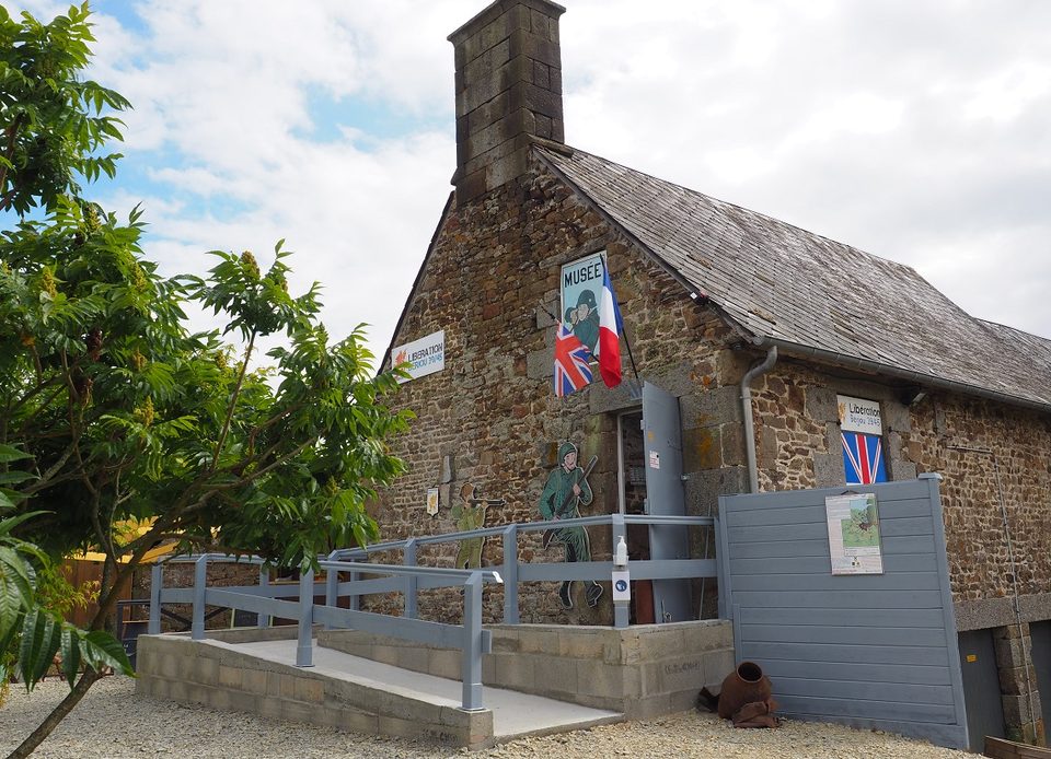 Berjou, Aout 44 - Randonnée à pied en Suisse Normande