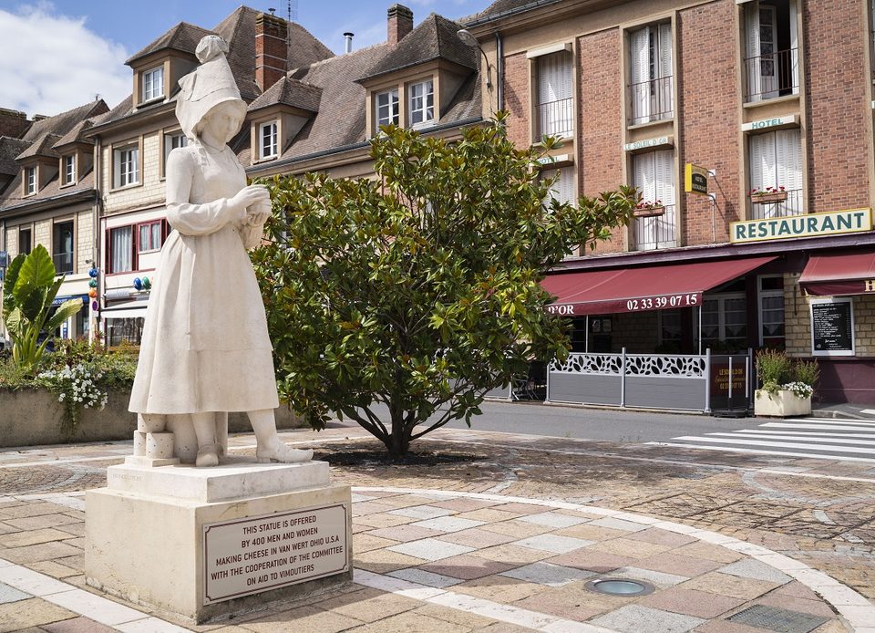 Statue de Marie Harel, Vimoutiers