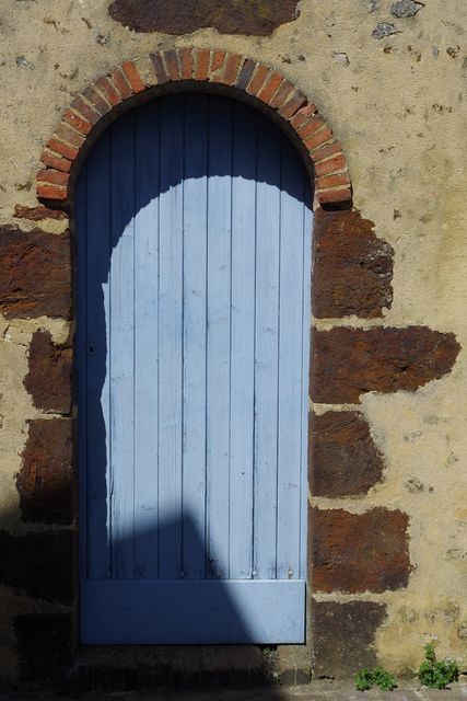 Construction en grés de roussard © OT des collines du Perche Normand
