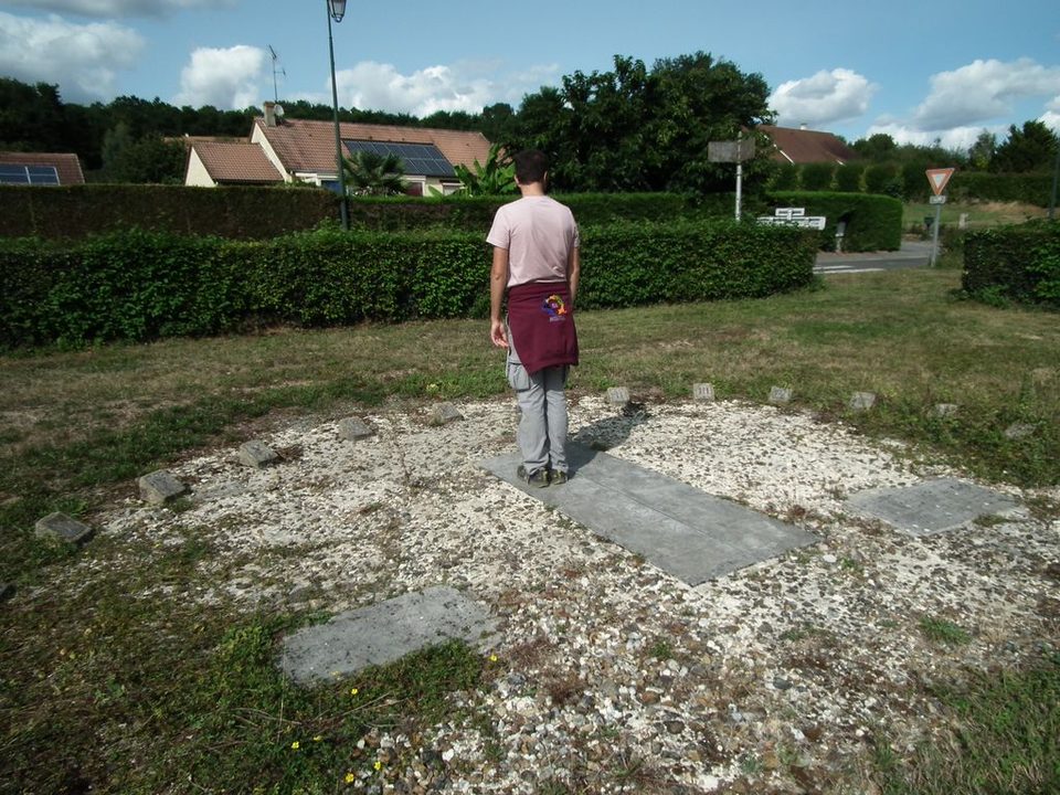 La cadran solaire "humain" de Bellou-le-Trichard