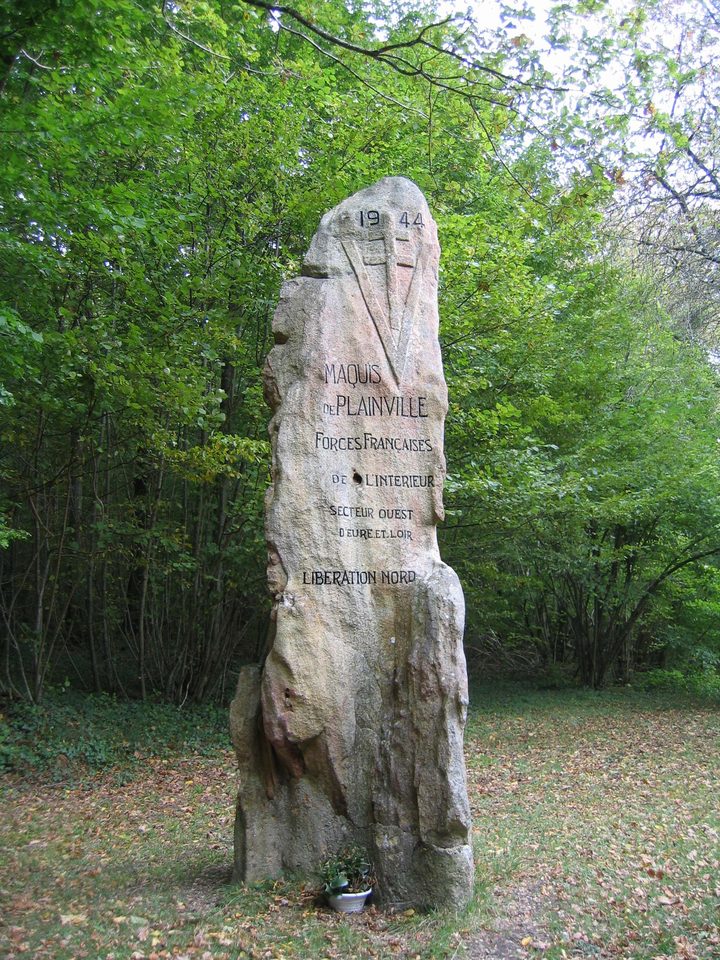 Stèle commémorative du maquis de Plainville