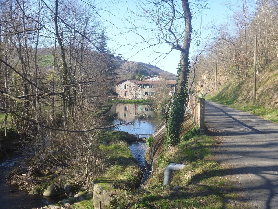 Usine le long de la route de Malpassé