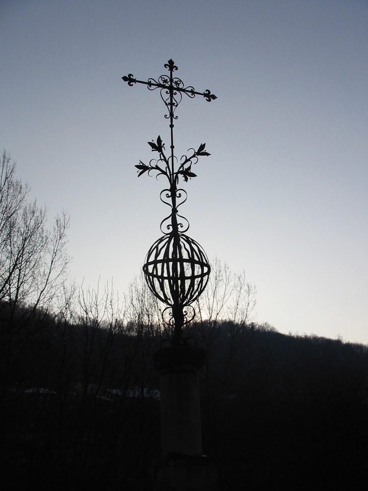 Croix des Chartreux au village