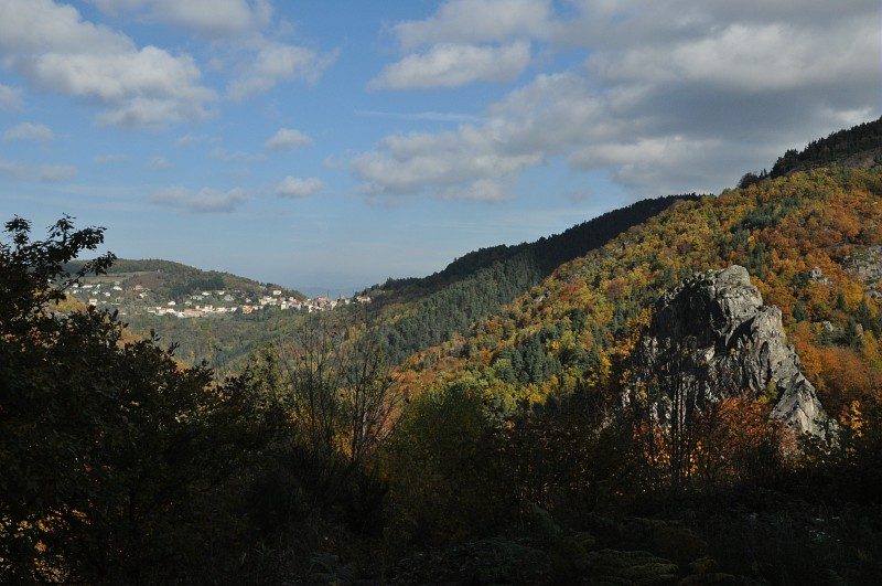 Vue sur Rochetaillée depuis le site du Gouffre d'enfer