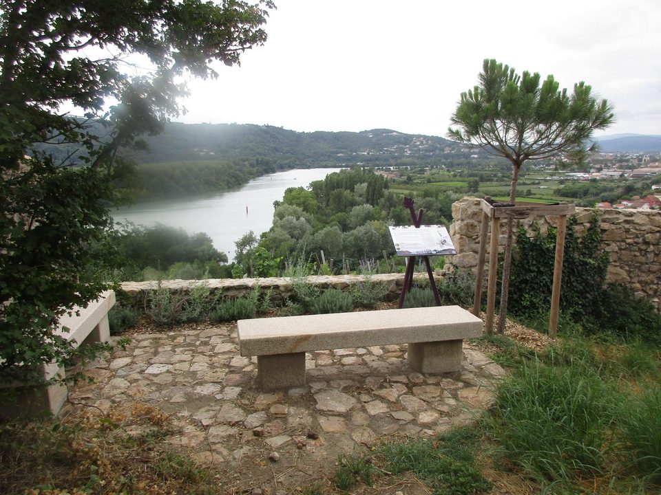 Le sentier des Grand(e)s cru(e)s