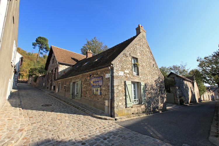 Rue de l'église à Rochefort