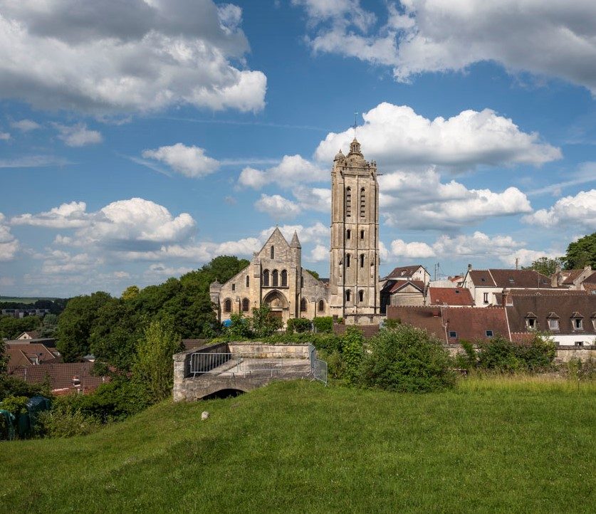Du château fort à la forêt