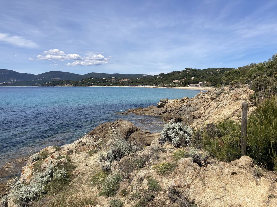Vue sur la plage de Gigaro