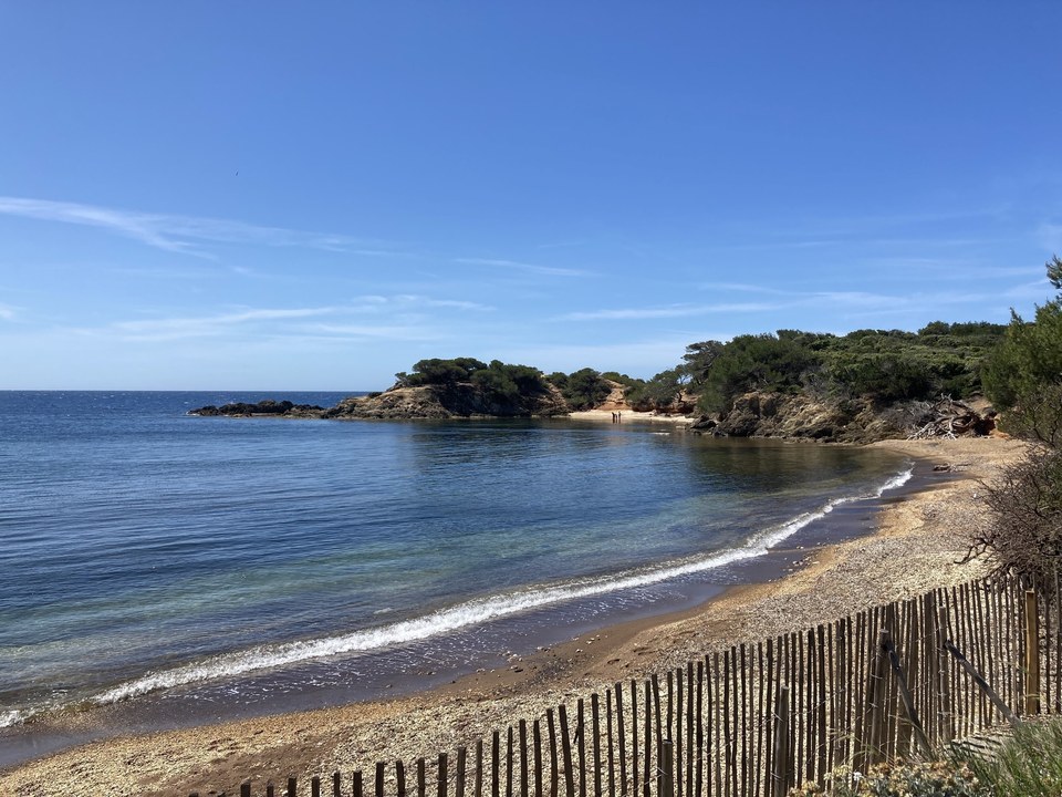 Plage noire de Porquerolles
