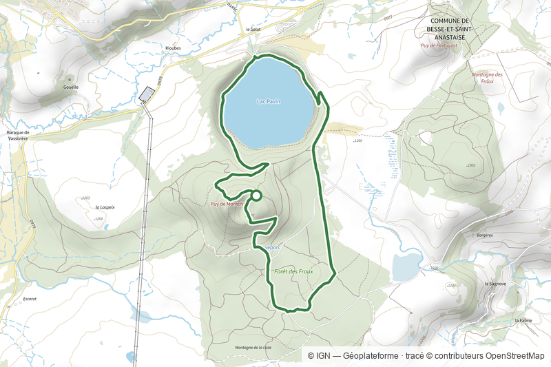 Le puy de Montchal et le Lac Pavin