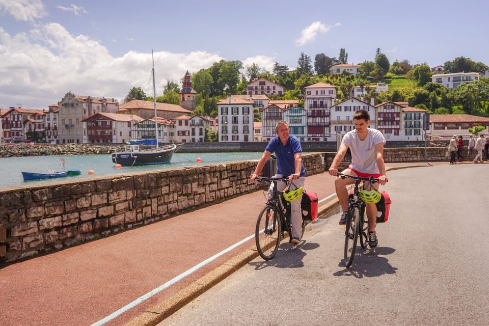 A vélo, de la mer à la Rhune