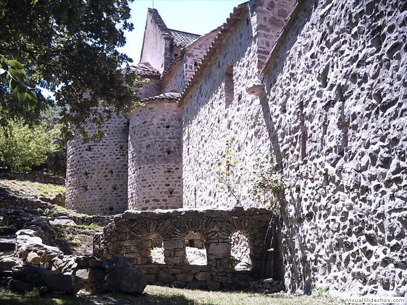 Le Prieuré Santa-Maria-del-Vilar par les mas catalans