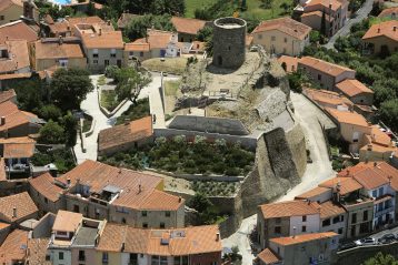 vue-aerienne-de-laroque-des-alberes