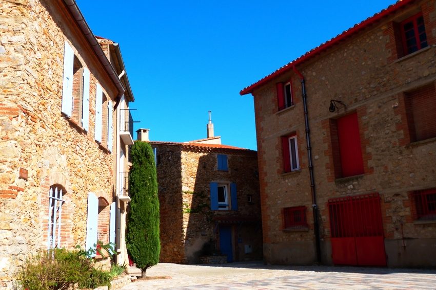 Le village de Sainte-Colombe-de-la-Commanderie