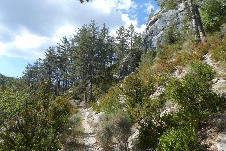 Superbe sentier en balcon
