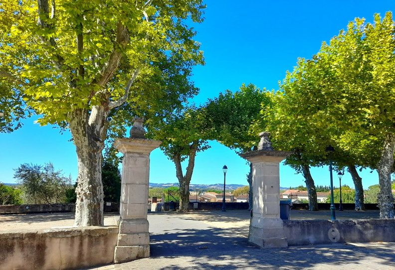 Place des Ormeaux Viviers les Montagnes