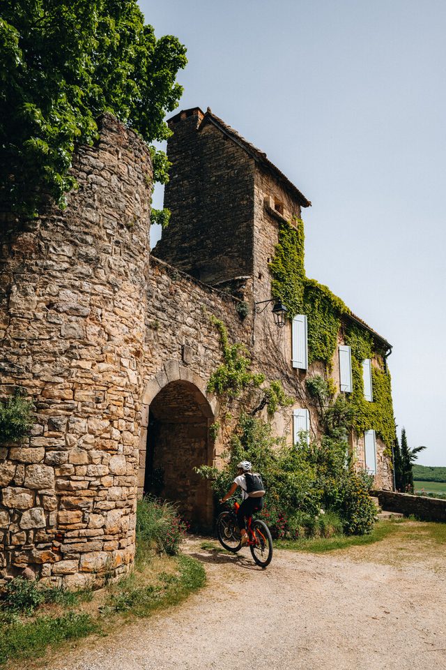 Arrivée à Milhars en VTT