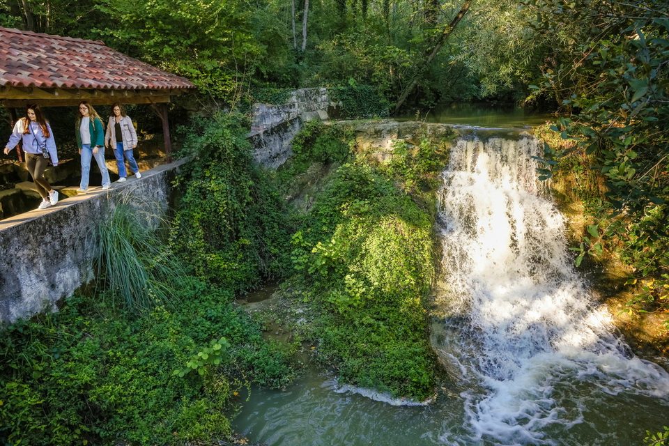 Cascade et lavoir