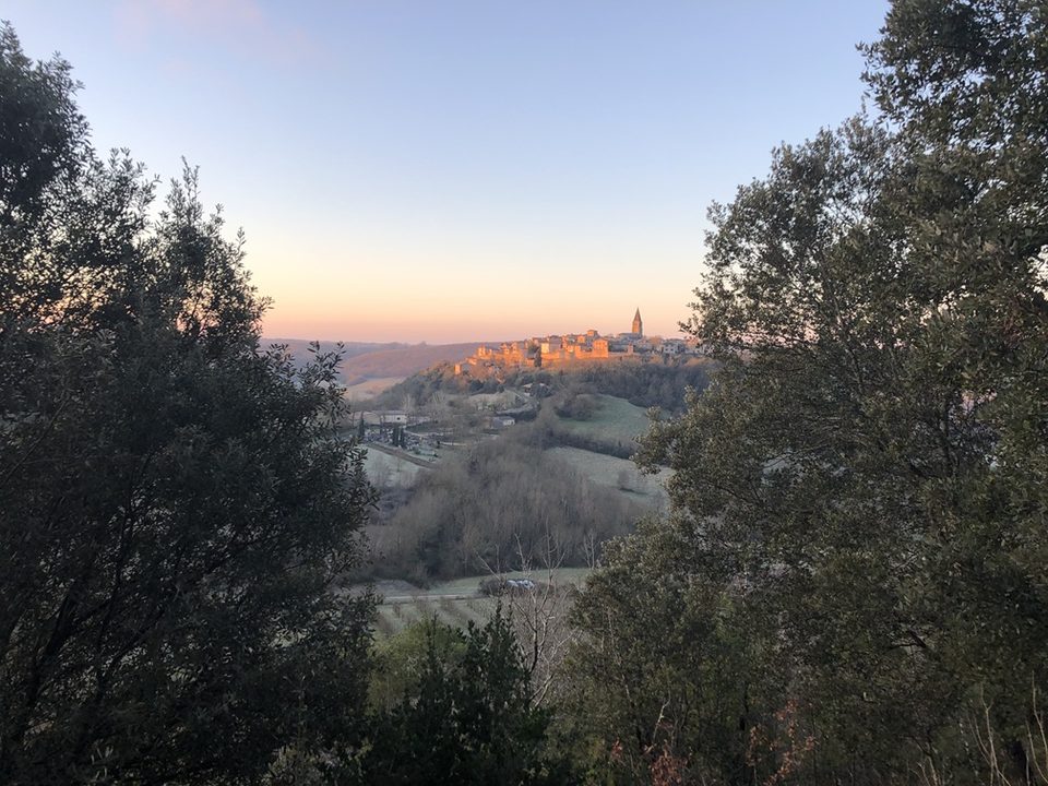 Lever de soleil sur Puycelsi