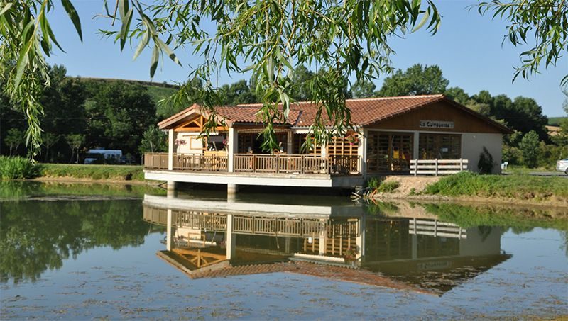 Guinguette à la base de loisirs des Sourigous