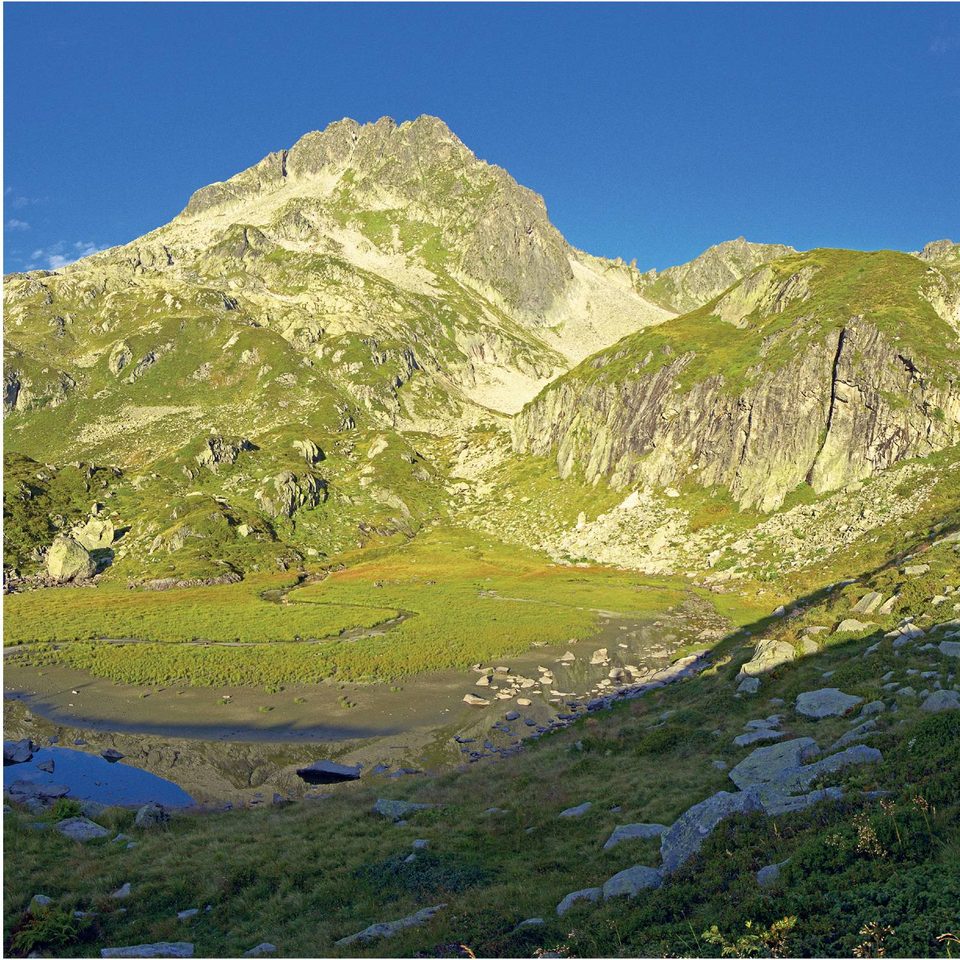 Le Lac Branlay au pied du Pic du Rognolet