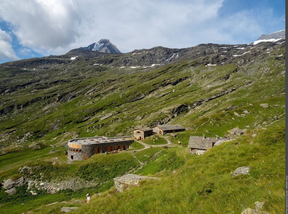 Du col de la Vanoise au refuge de l'Arpont : décor verdoyant et ambiance minérale