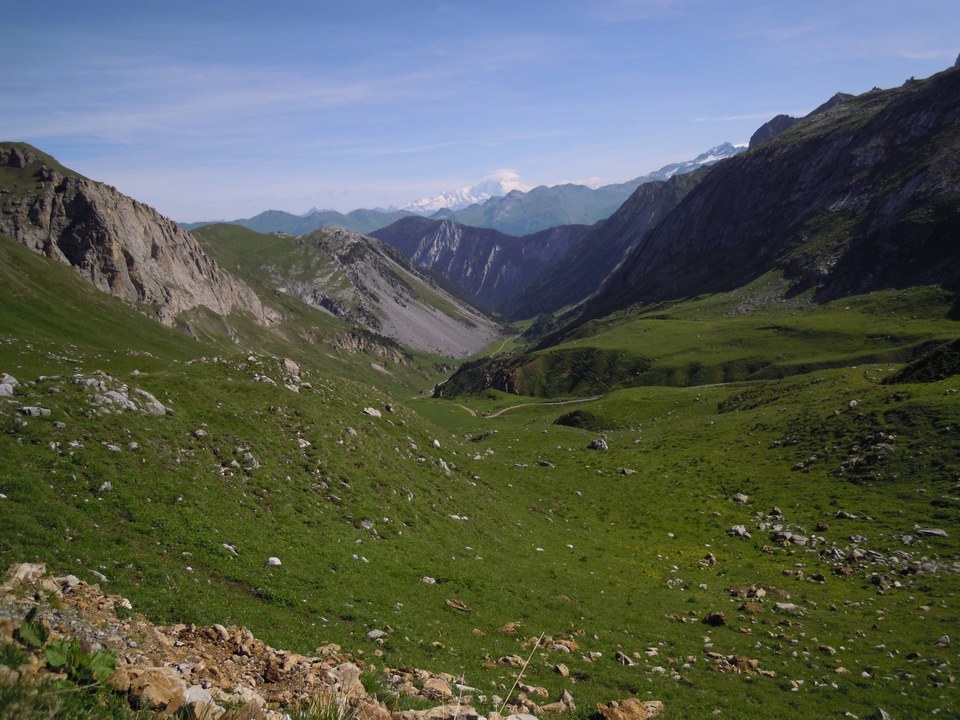 La vallée des Avals avec vue sur le Mont Blanc