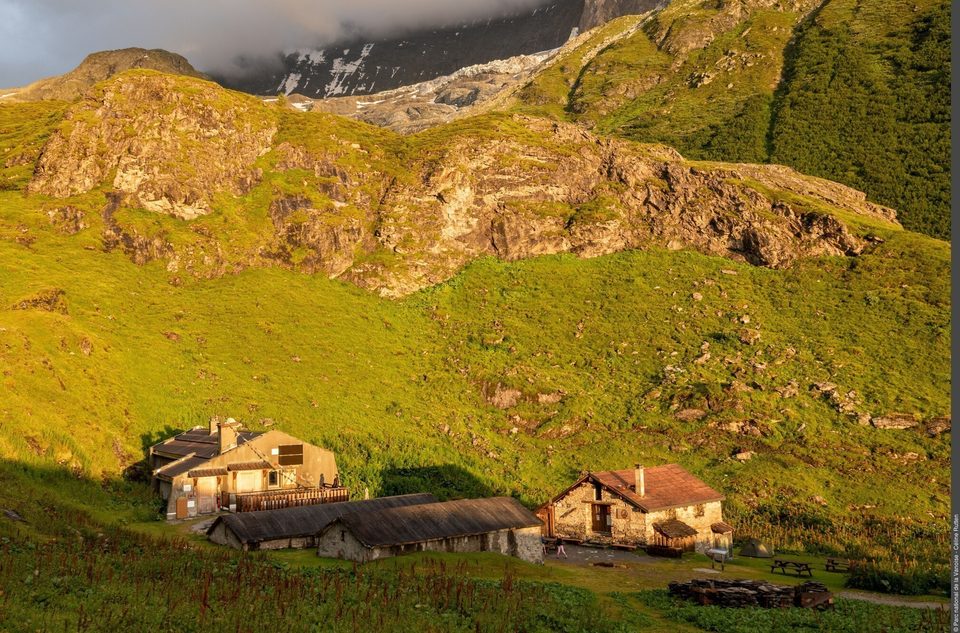 Lumière du soir sur le refuge de la Glière - Céline RUTTEN