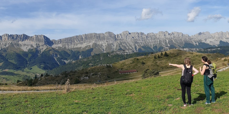 Vue sur la barrière Est du Vercors depuis l'alpage du Serpaton