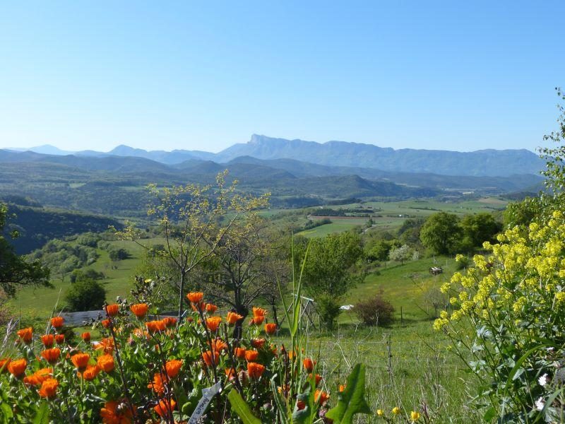 Les Trois Becs depuis le village de Lozeron